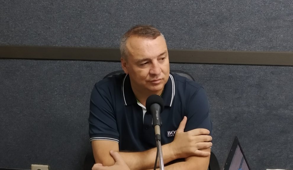 Miguel Ángel Ramírez en los estudios de El Espejo Canario