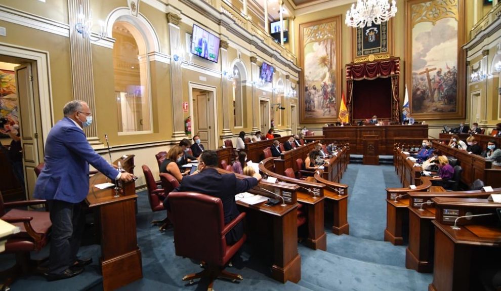 Casimiro Curbelo en el Parlamento de Canarias | Foto: ASG