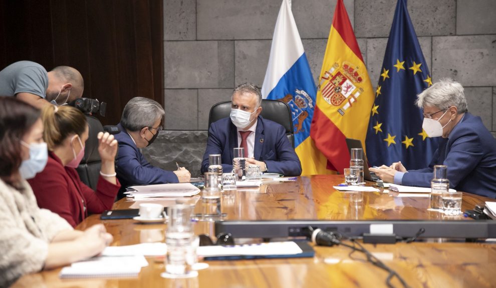 Julio Pérez, Ángel Víctor Torres y Román Rodríguez | Foto: PRESIDENCIA DEL GOBIERNO DE CANARIAS