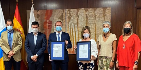 Alcalde y concejala reciben certificados AENOR de seguridad en el trabajo y gestión ambiental junto a directivas de Emalsa el pasado julio | AYUNTAMIENTO DE LAS PALMAS DE GRAN CANARIA