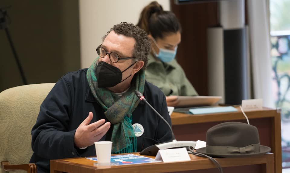 Manolo González en una comisión parlamentaria | Foto: Parlamento de Canarias