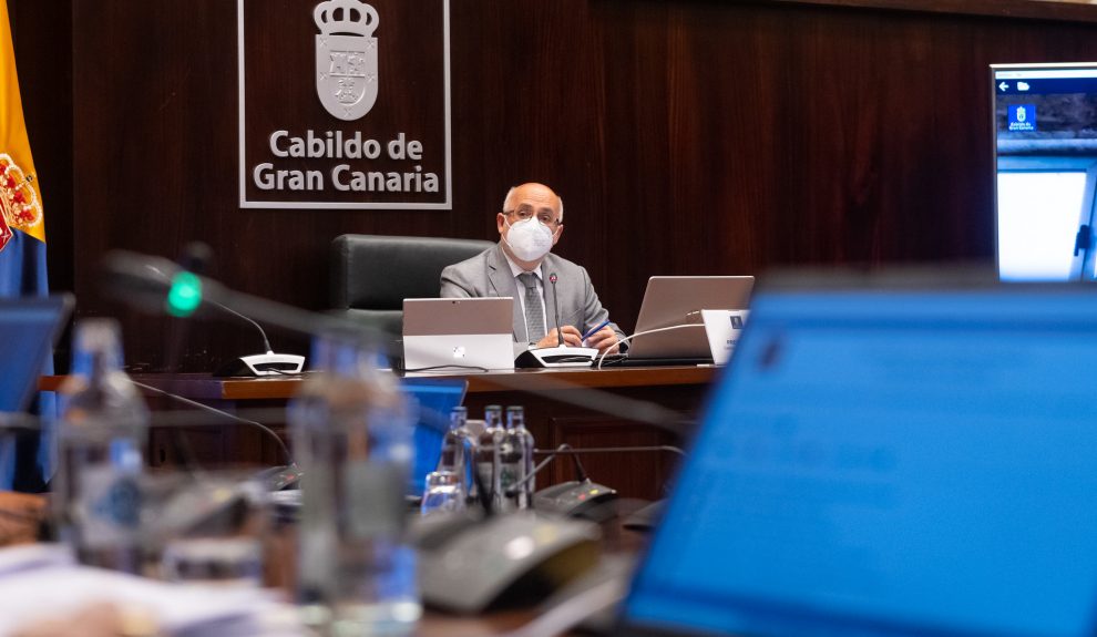 Antonio Morales en el pleno extraordinario del pasado lunes en que se aprobó el desmantelamiento de todas las centrales térmicas | CABILDO DE GRAN CANARIA