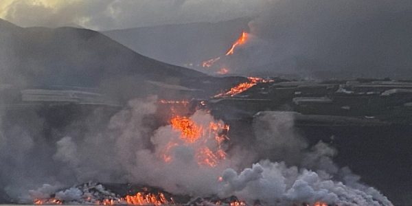 La lava llegando al mar en Tazacorte esta mañana | INSTITUTO ESPAÑOL DE OCEANOGRAFÍA