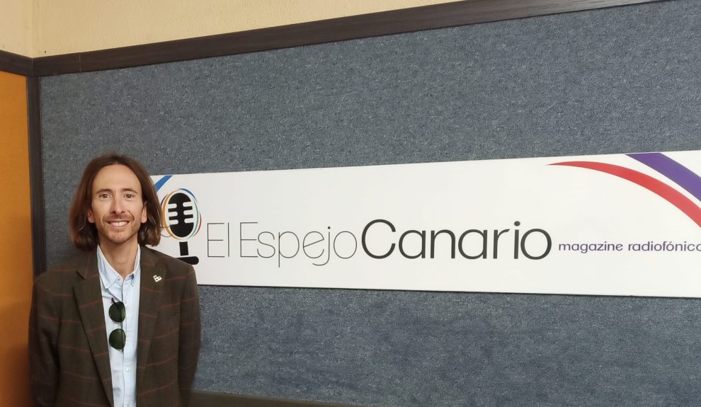 Antonio Rodríguez en los estudios de El Espejo Canario