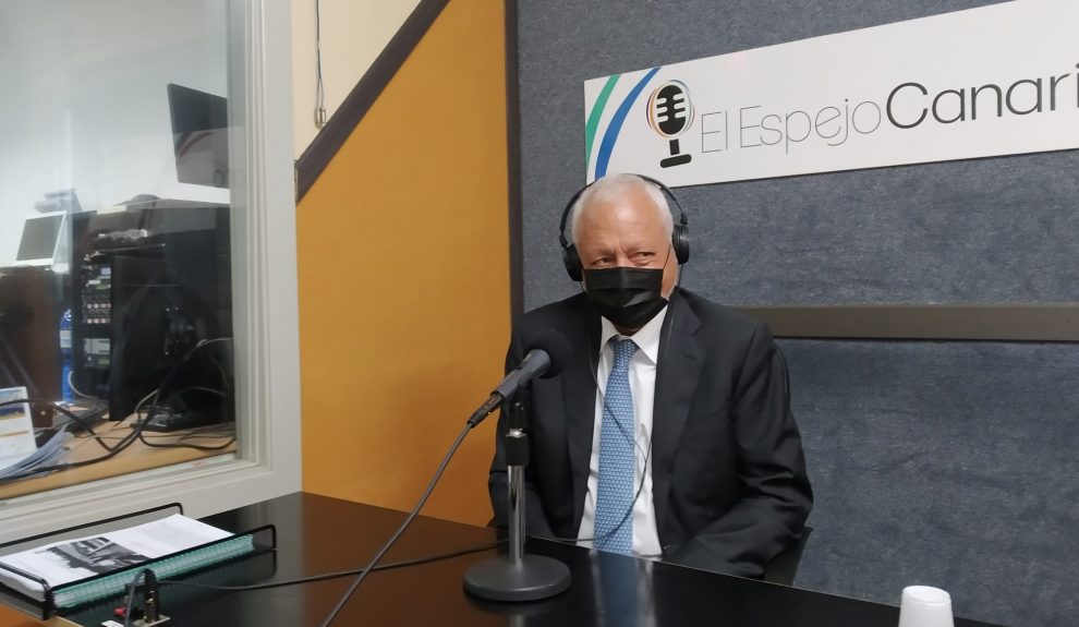 Javier Puga en los estudios de El Espejo Canario