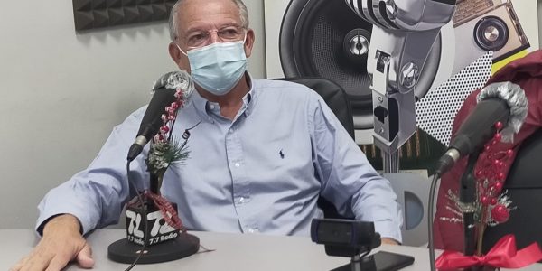 Miguelo Betancor en los estudios de El Espejo Canario