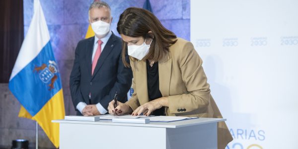 Carmen Hernández junto al presidente canario, Ángel Víctor Torres | Foto: Ayuntamiento de Telde