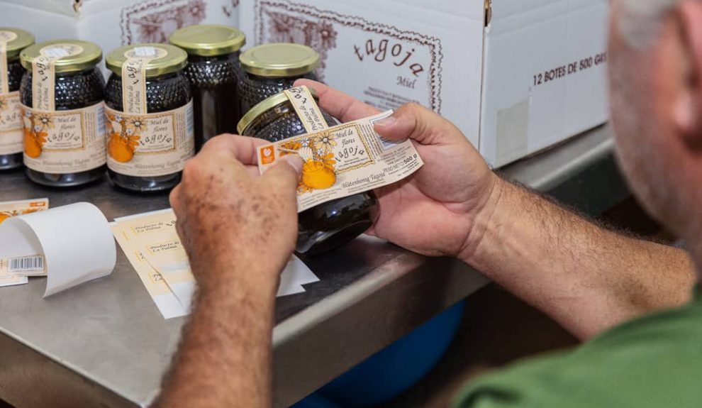 Trabajo de la miel en La Palma | Foto: Agencia de Desarrollo Rural de La Palma