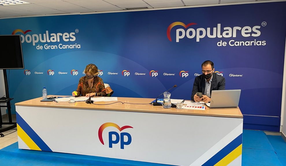 Pepa Luzardo y Ángel Sabroso en una comparecencia de prensa | Foto: PP