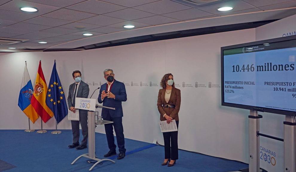 Román Rodríguez y Fermín Delgado en la presentación de los datos de la ejecución presupuestaria | Foto: Gobierno de Canarias