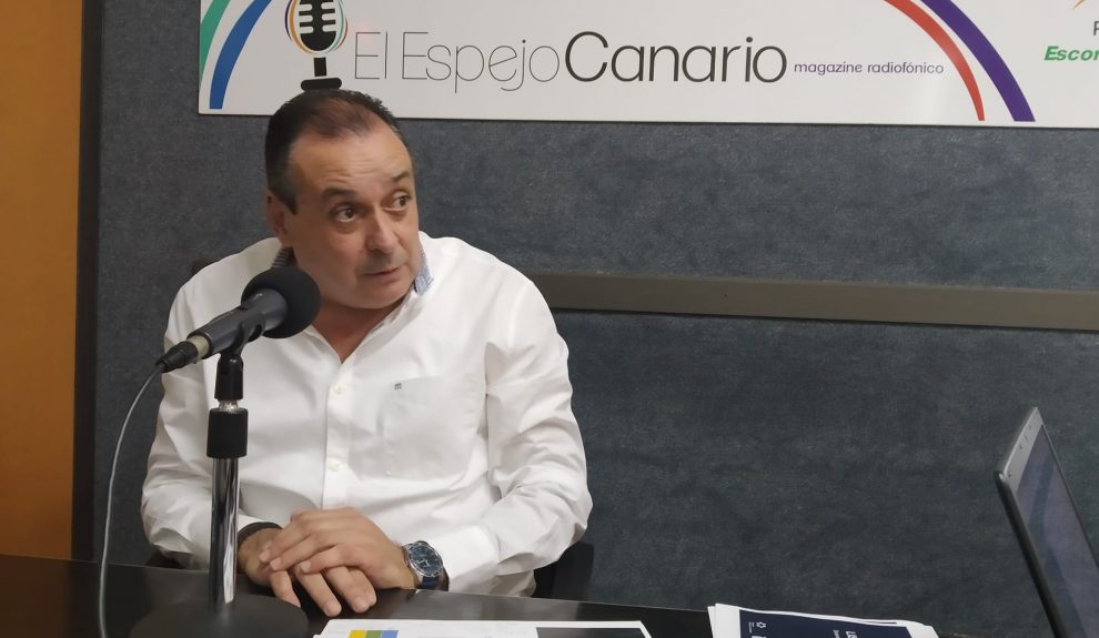 Blas Trujillo en los estudios de El Espejo Canario