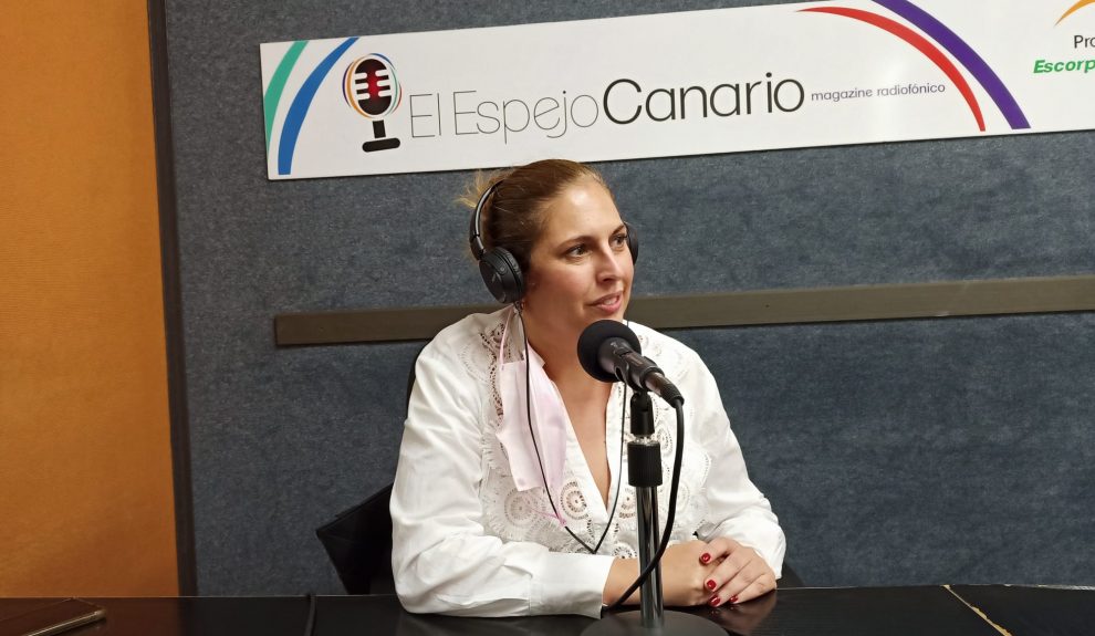 Isabel Mena en los estudios de El Espejo Canario