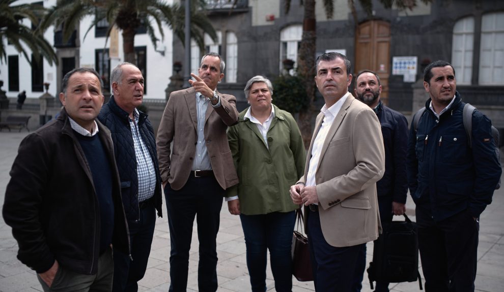 Manuel Domínguez con alcaldes del PP | Foto: Partido Popular