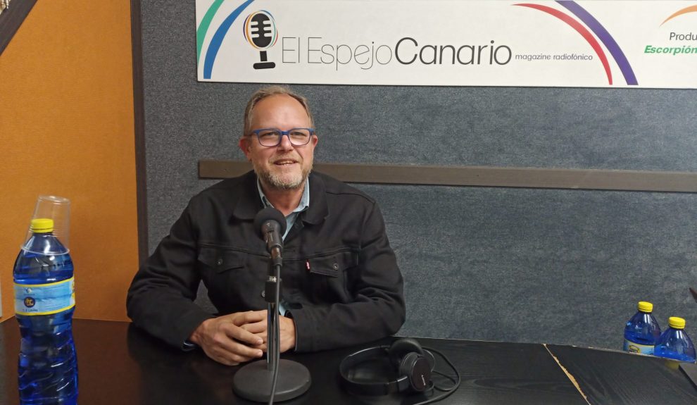 José Eduardo Ramírez en los estudios de El Espejo Canario