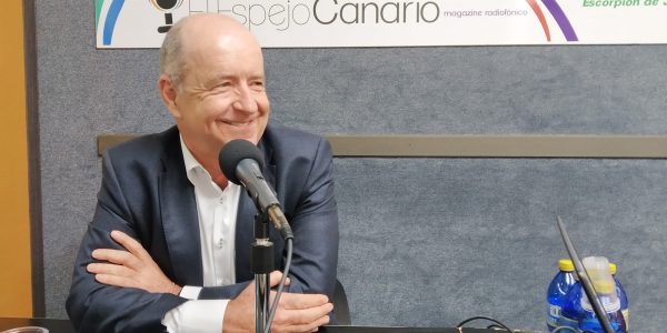 Pedro Ortega en los estudios de El Espejo Canario