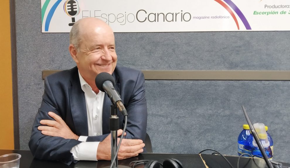 Pedro Ortega en los estudios de El Espejo Canario