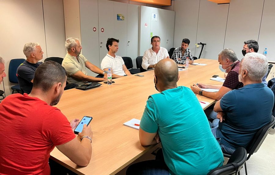 Candil durante la reunión con los representantes de la Policía Local y Bomberos de Las Palmas de Gran Canaria