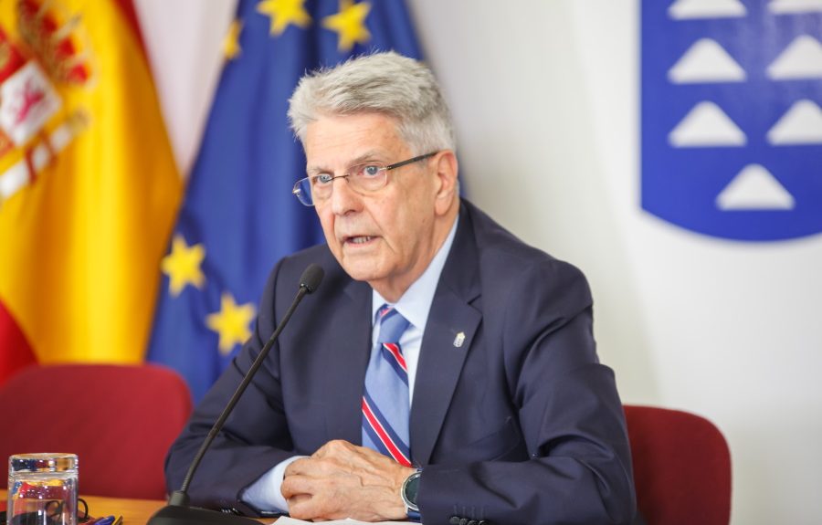 Julio Pérez en un encuentro con la prensa | Foto: Gobierno de Canarias