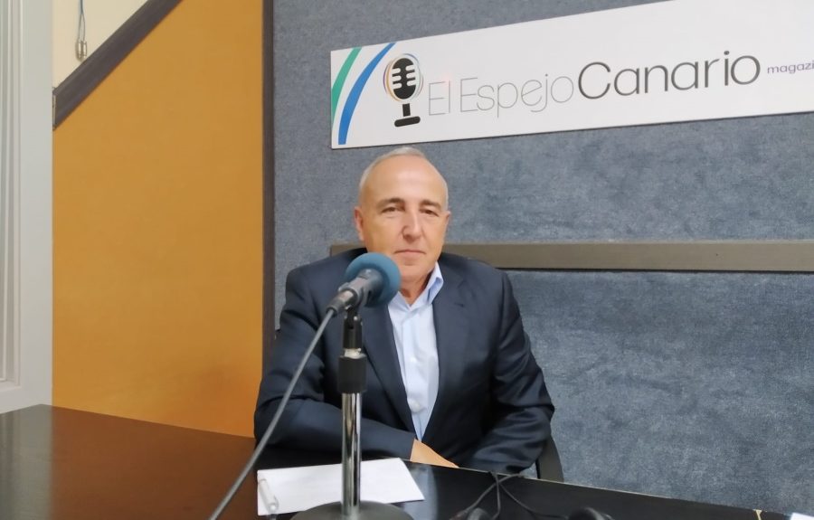 Manuel Padrón en los estudios de El Espejo Canario