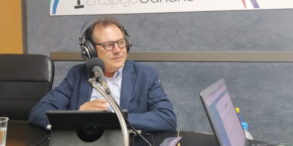 Orlando Luján en los estudios de El Espejo Canario