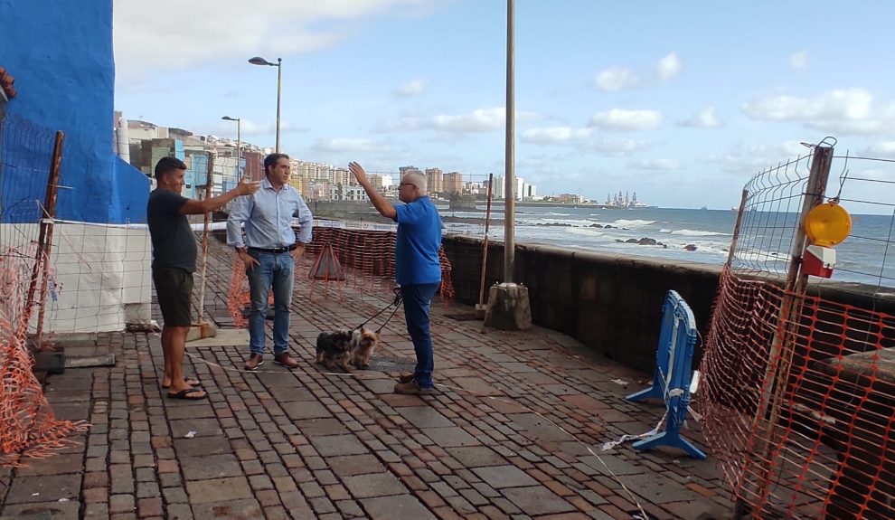 Francis Candil durante una visita al barrio de San Cristóbal