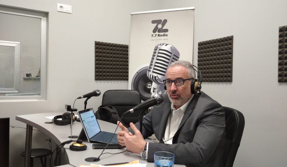 Sebastián Sansó en los estudios de El Espejo Canario