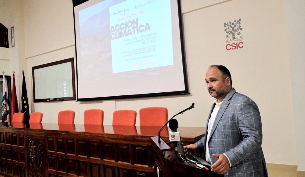 El consejero José Antonio Valbuena en las jornadas sobre el cambio climático en Canarias