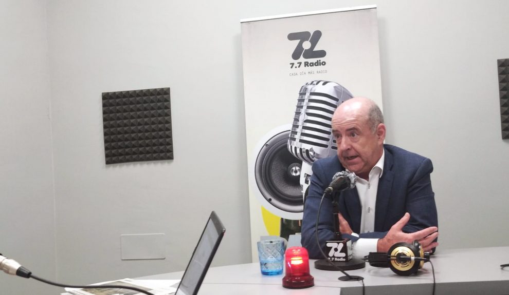 Pedro Ortega en los estudios de El Espejo Canario