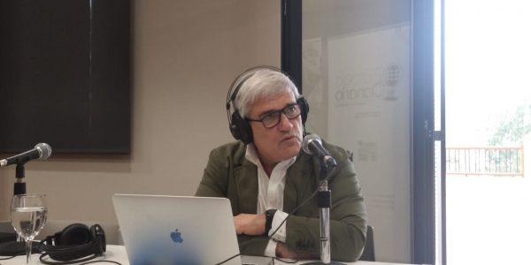 Ciprián Rivas en los estudios de El Espejo Canario