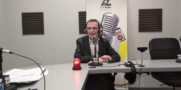 Manolo Viera en los estudios de El Espejo Canario