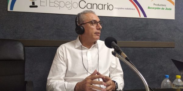 El gerente de Visocan, Víctor González García, en los estudios de El Espejo Canraio