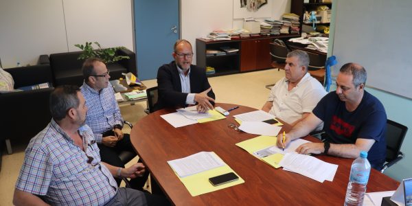 José Eduardo Ramírez en una reunión con representantes del sector del taxi | Foto: Ayuntamiento de Las Palmas de Gran Canaria