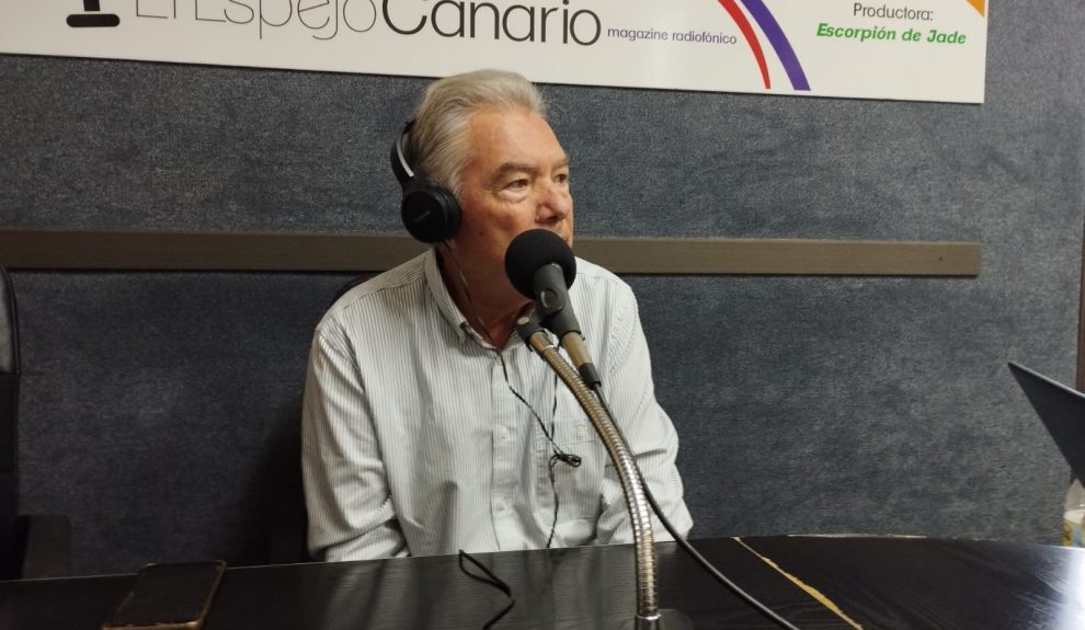 Juan Ruiz en los estudios de El Espejo Canario