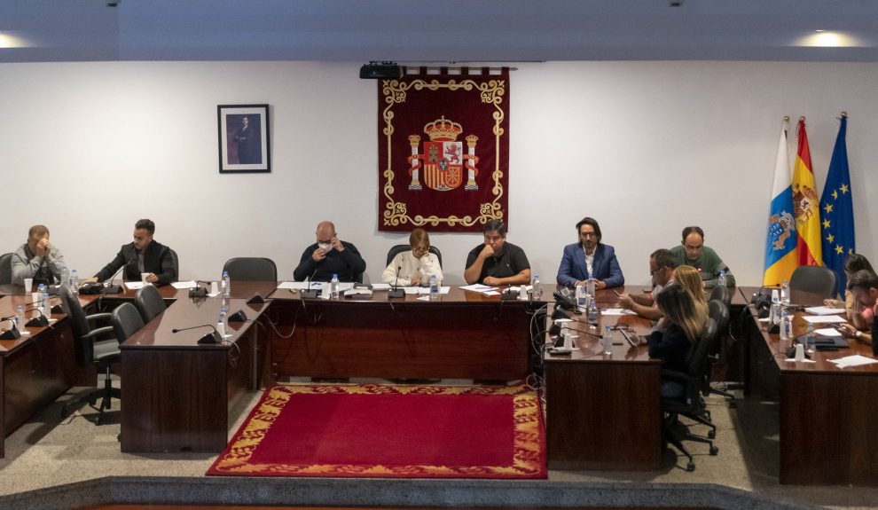 Onalia Bueno preside un pleno del Ayuntamiento de Mogán