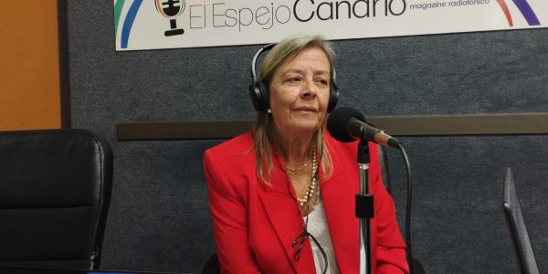 Mercedes Fernández-Couto en los estudios de El Espejo Canario