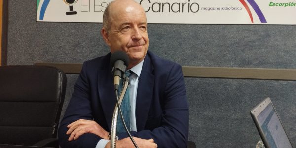 Pedro Ortega en los estudios de El Espejo Canario