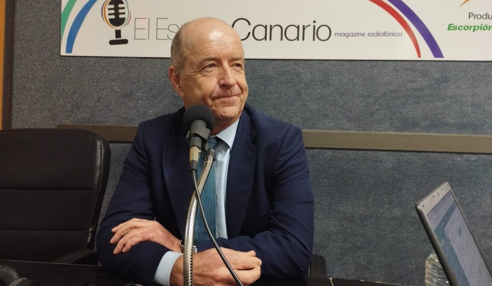 Pedro Ortega en los estudios de El Espejo Canario