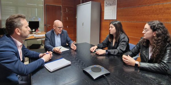 Reunión de miembros de Hay Raíces con el Diputado del Común