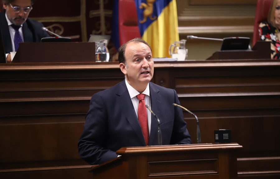 Ricardo Fernández de la Puente durante una sesión parlamentaria