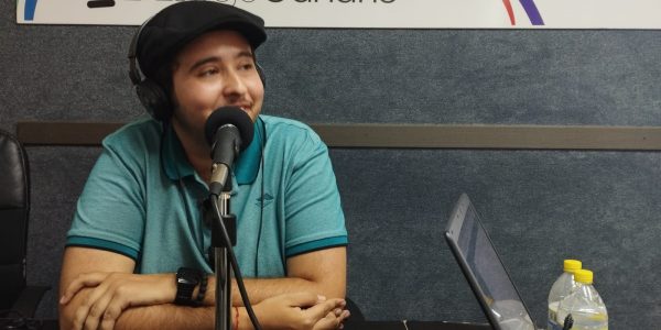 Alex Perera en los estudios de El Espejo Canario