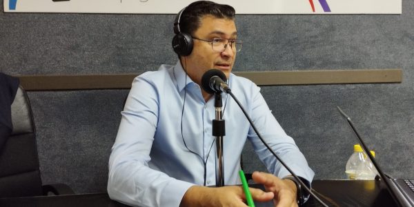 Miguel Ángel Pérez del Pino en los estudios de El Espejo Canario