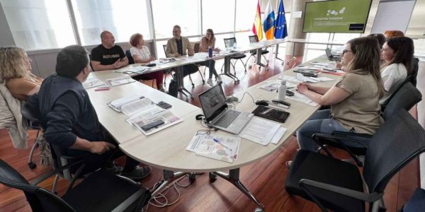 Sesión de trabajo del programa Canarias Convive