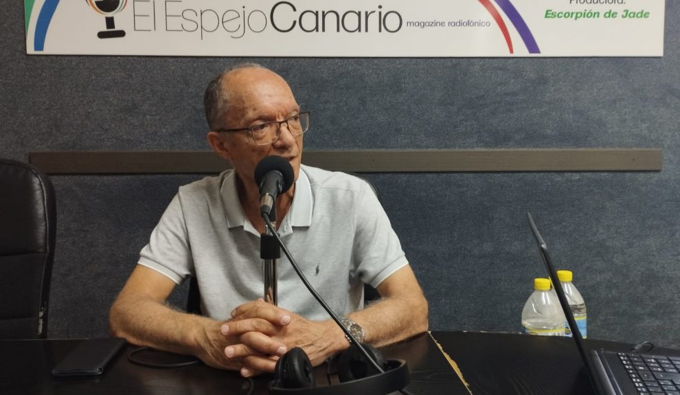 Roque Calero en los estudios de El Espejo Canario