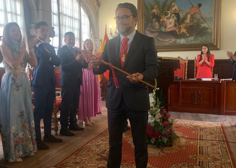 Asier Antona en la toma de posesión como alcalde de Santa Cruz de La Palma en junio de 2023 | Foto: PP