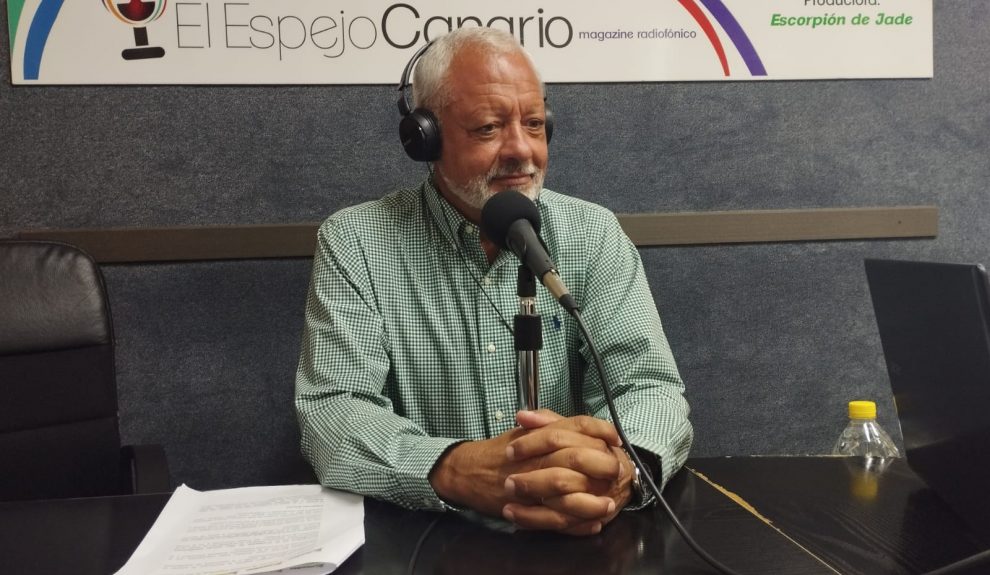 Javier Puga en los estudios de El Espejo Canario