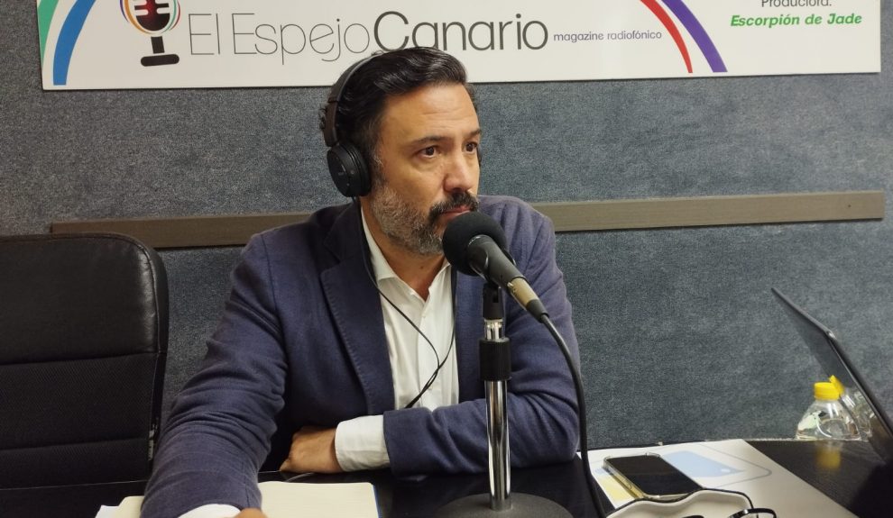 Guillermo Mariscal en los estudios de El Espejo Canario