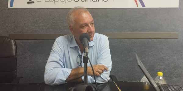 Luis Campos en los estudios de EL Espejo Canario