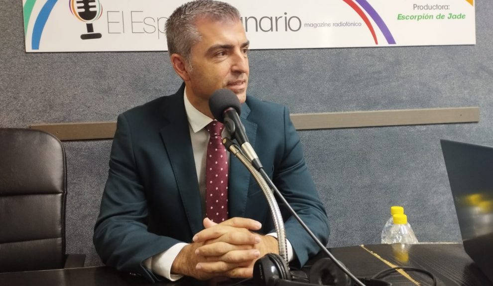 Manuel Domínguez en los estudios de El Espejo Canario