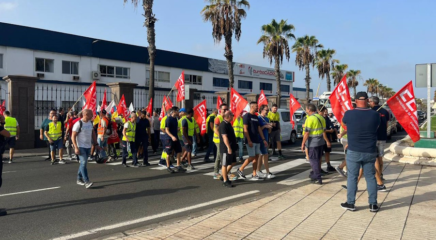 Concentración de trabajadores del transporte en Las Palmas de Gran Canaria | Foto: CCOO