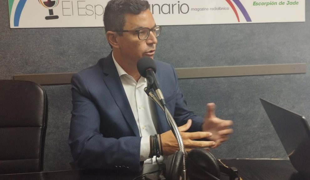 Pablo Rodríguez en los estudios de El Espejo Canario